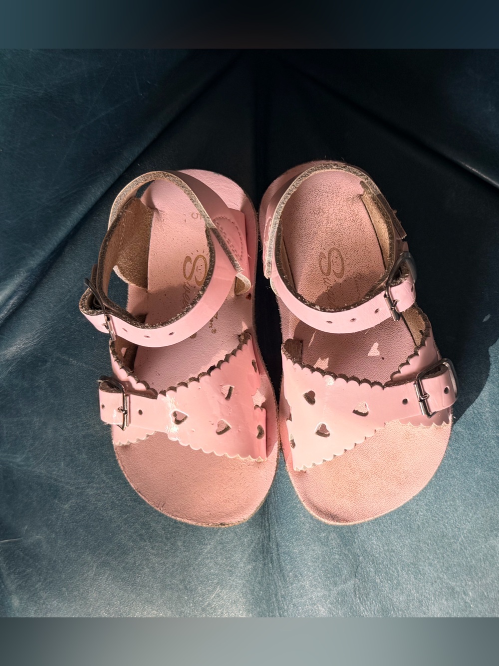 Sun San Toddler Girls' Pink patent leather Heart Cutout Buckle Sandals